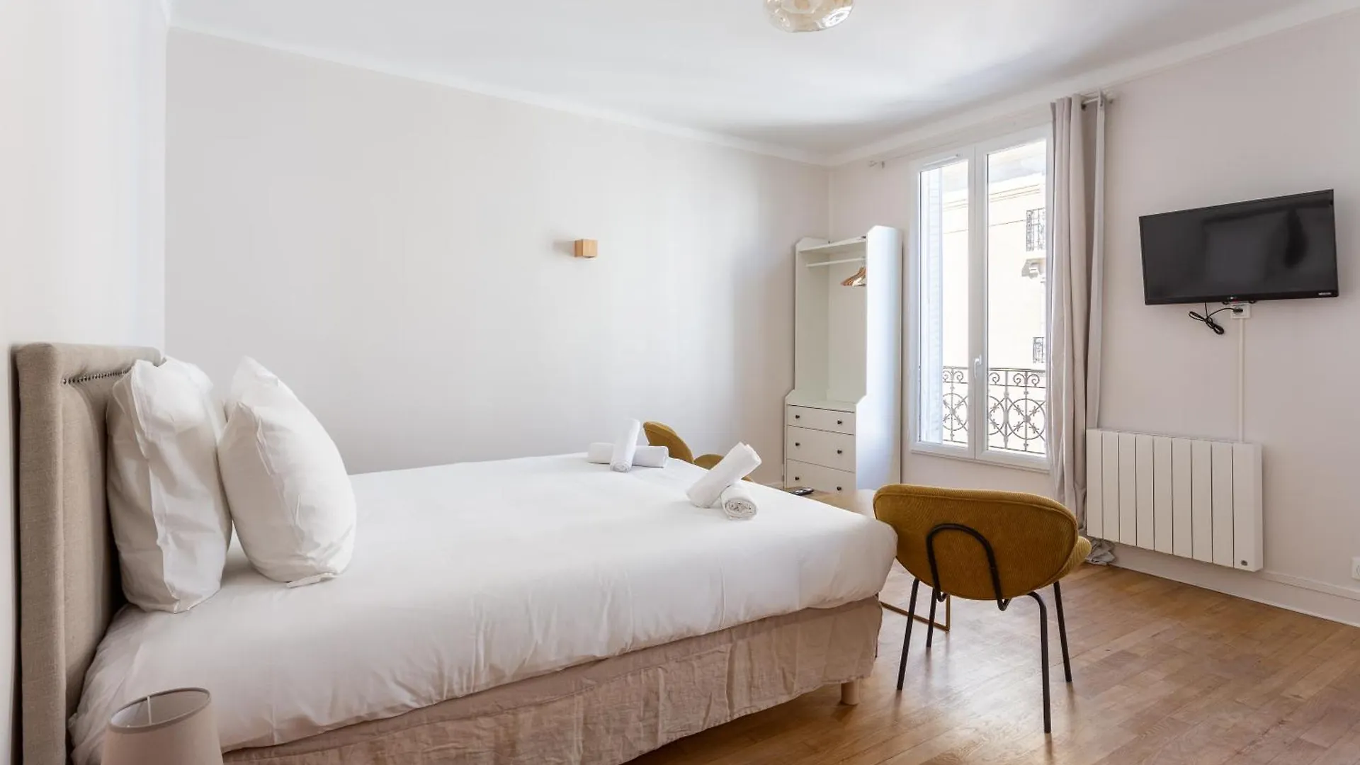 The Boho Chic - Republic Apartment Paris