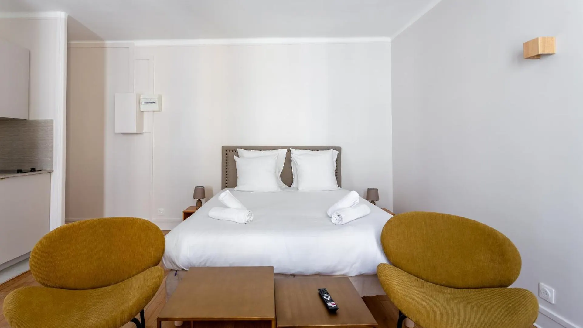 The Boho Chic - Republic Apartment Paris France